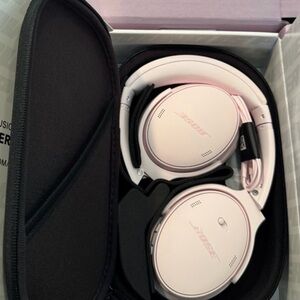 Bose quiet comfort Headphones Pink